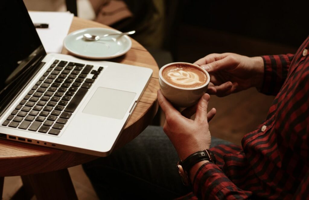 איך אפשר להרוויח כסף מאתר קפה באינטרנט